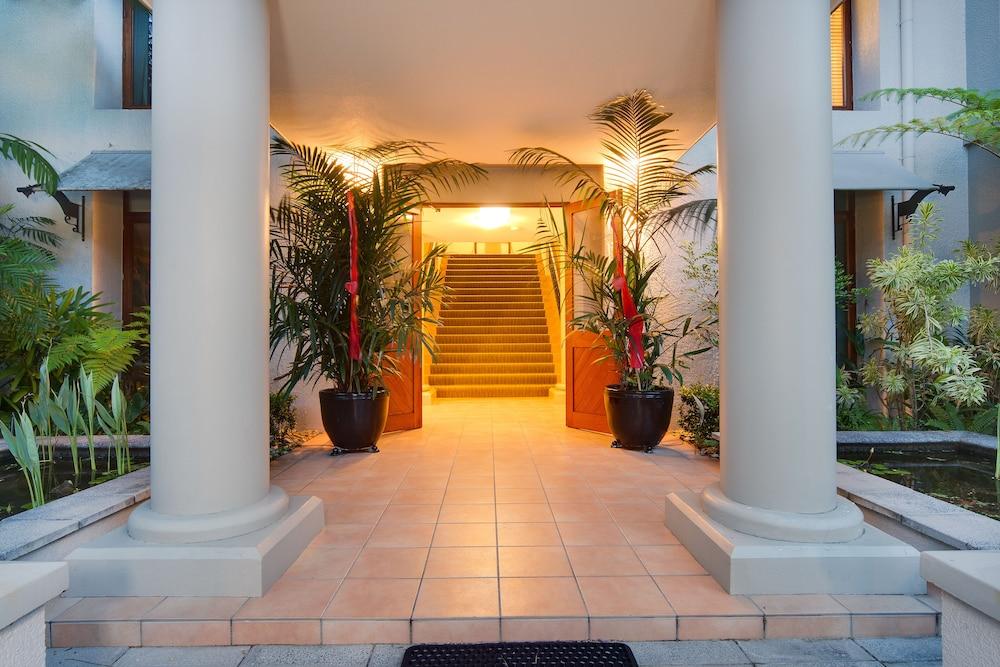 The Mediterranean Port Douglas Extérieur photo
